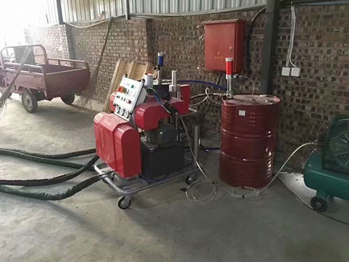 聚氨酯發泡黑白料現場外保溫施工的推廣(圖1) 防腐聚脲噴涂設備施工案例