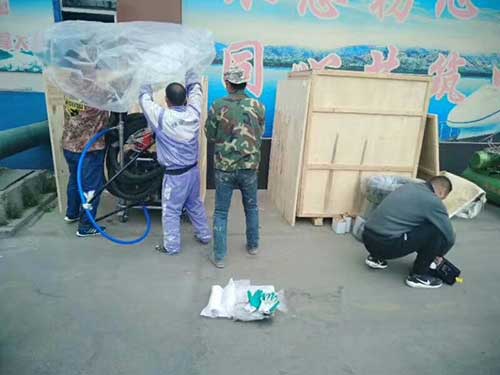 江蘇省聚脲噴涂機水池防腐防水改造(圖3) 為江蘇客戶培訓(xùn)液壓聚脲噴涂機使用