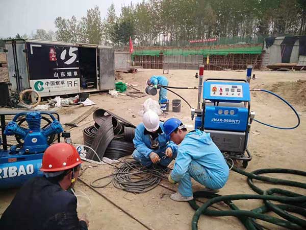 聚脲噴涂機(jī)H5600(T)型(圖1) H5600(T)型聚脲噴涂機(jī)安裝調(diào)試