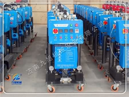 現代建筑工地為什么要用聚氨酯發泡設備(圖1) 聚氨酯發泡機